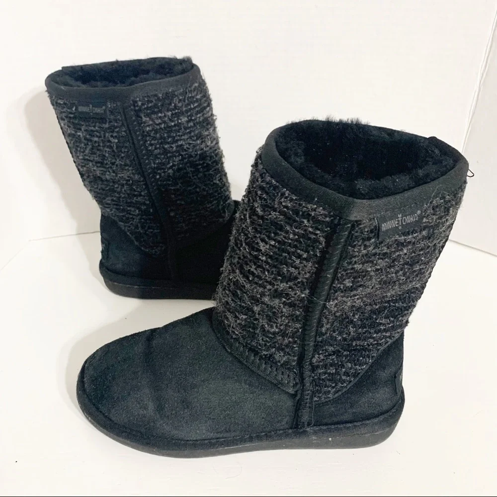 Minnetonka Suede Upper Wool Blend Sheepskin Lining Boot with Woven Top Size 6
